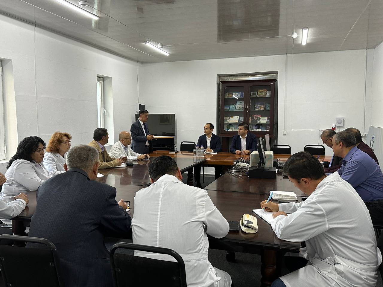 Director of the Agency for Development of the Pharmaceutical Industry Abdulla Azizov visited the Tashkent Research Institute of Vaccines and Serums and got acquainted with the current situation.